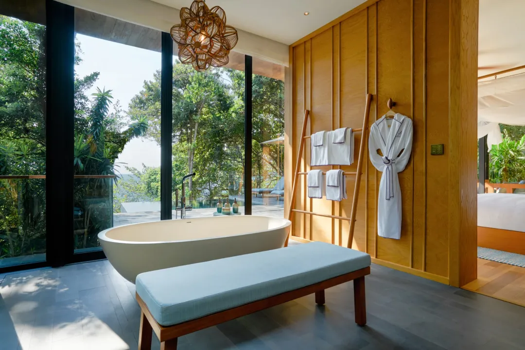 Ocean Front Pool Villa Suite - Bathtub