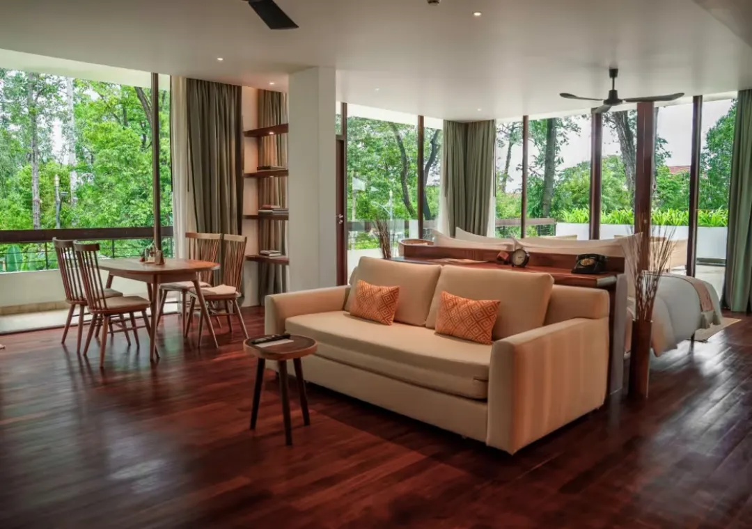 River View Suite - Seating Aeria