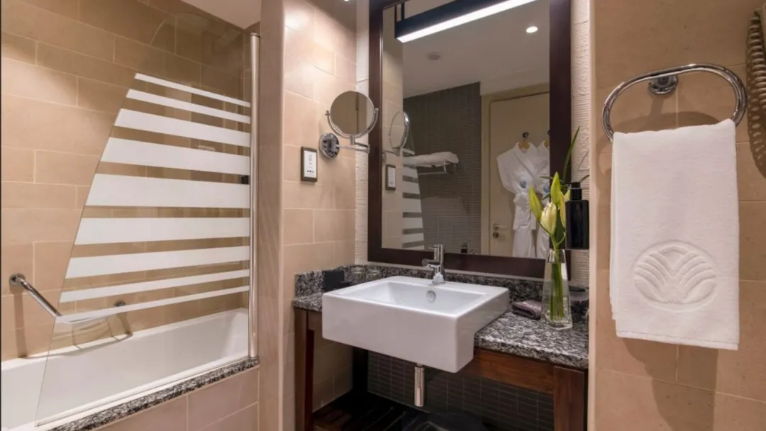 Odysseys Travel - Amwaj Rotana - Rooms - Sea Front Club Rotana Room with Balcony - Bathroom