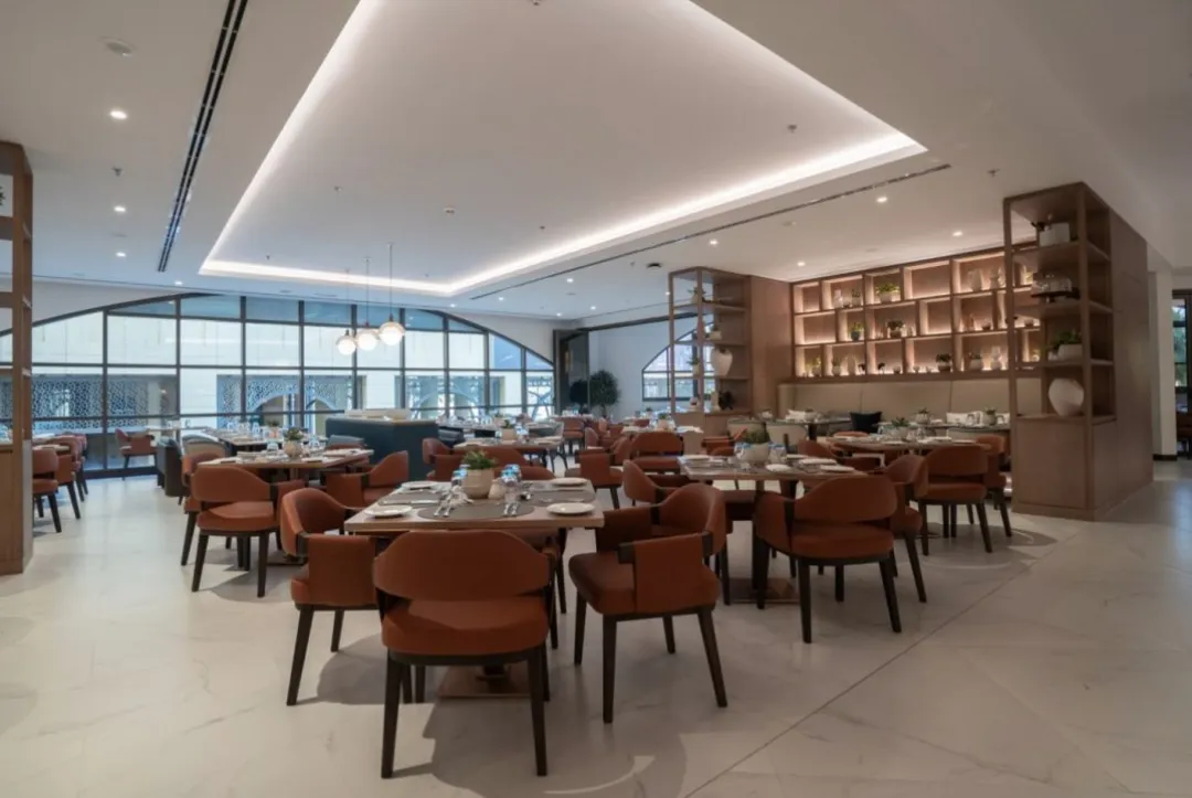 Odysseys Travel - Amwaj Rotana - Restaurants - Horizon - Interior