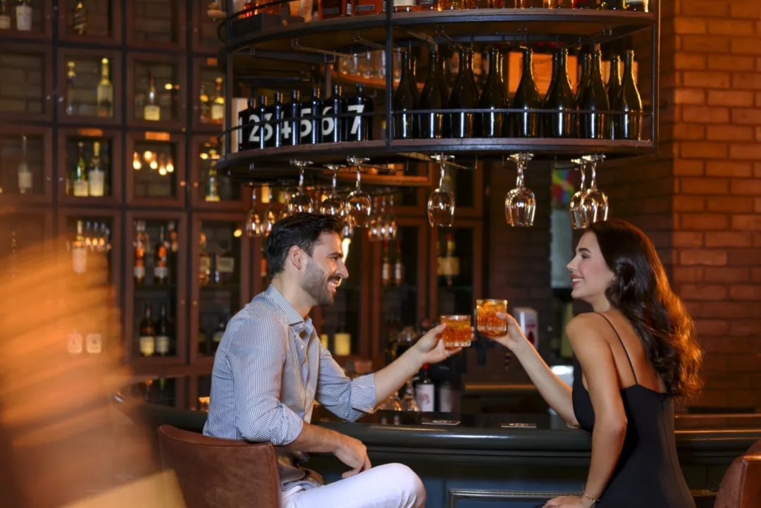 Odysseys Travel - Amwaj Rotana - Restaurants - JB's Gastropub - Interior