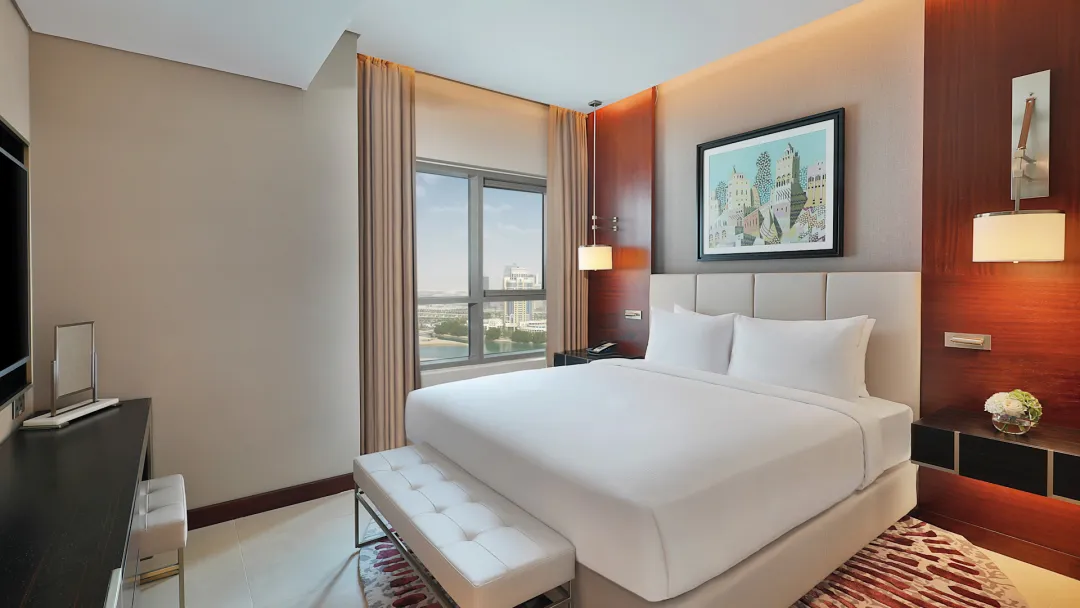 Odysseys Travel - Hilton Doha The Pearl - Rooms - One Bedroom Suite Partial Sea View - Bedroom
