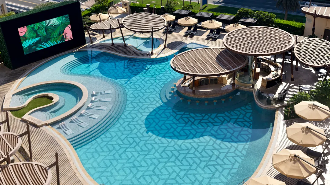 Odysseys Travel - Hilton Doha The Pearl - La Pergola Lounge - Pool deck