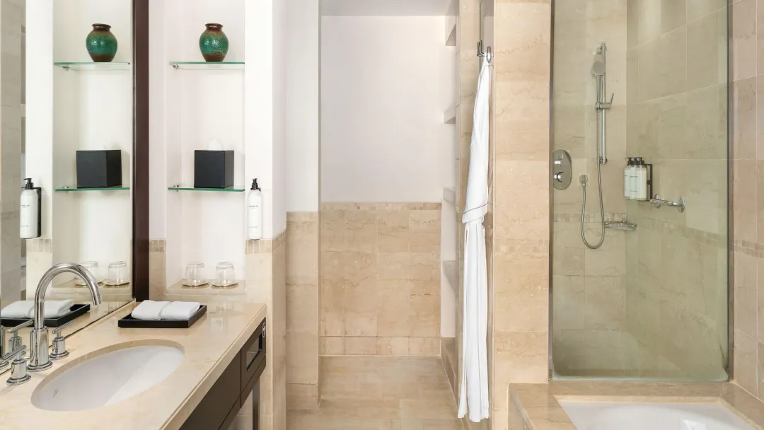 Odysseys Travel - Grand Hyatt Doha - Rooms - King or Twin Bed - Bathroom