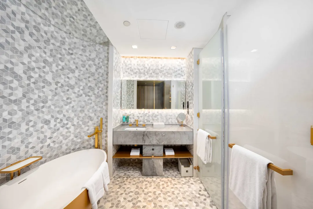 Odysseys Travel - Five Palm Jumeirah - Superior Double Queen Guest Room - Bathroom
