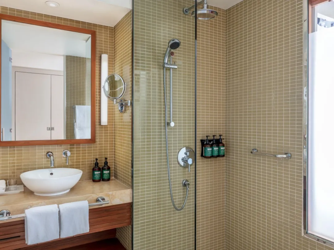 Odysseys Travel - Yas Plaza Marina by IHG - Two Twin Deluxe Pool View Balcony Theme Park Access - Bathroom