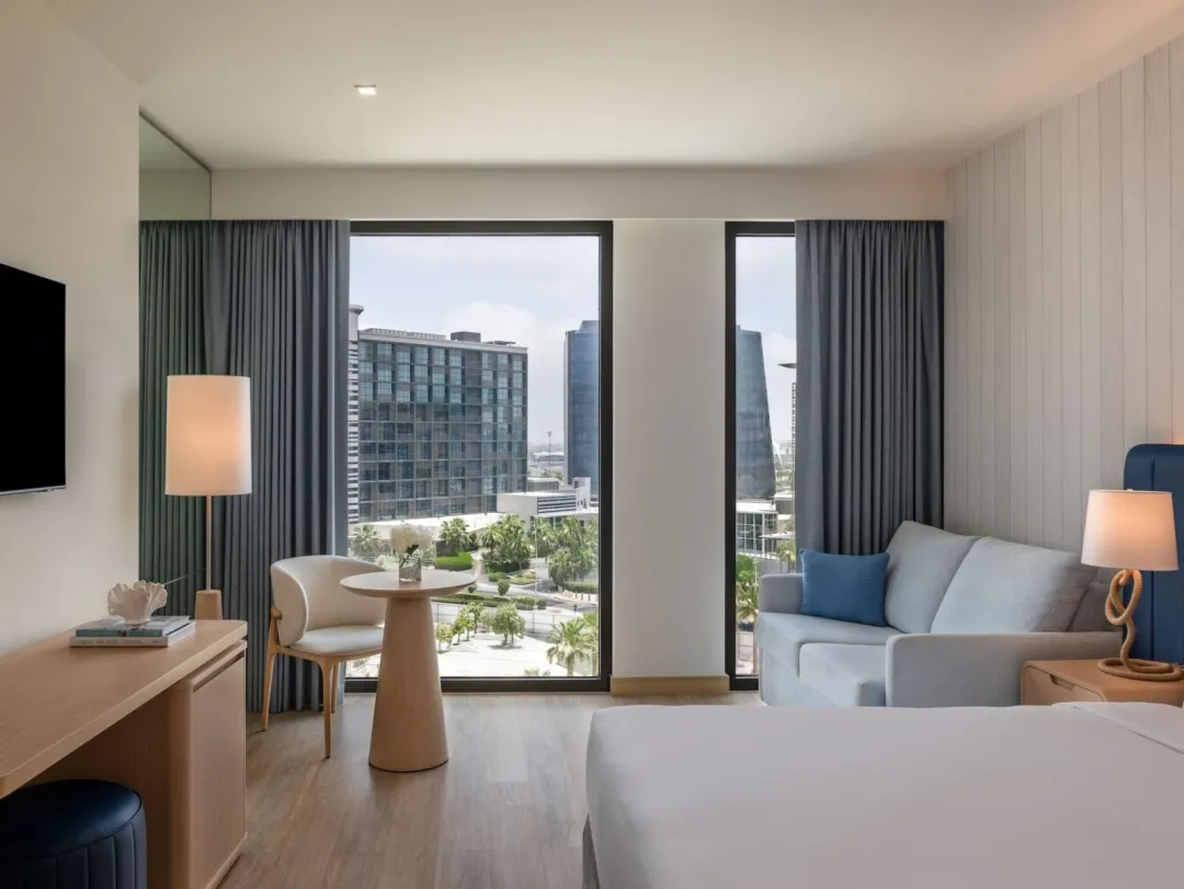 Odysseys Travel - Crowne Plaza Abu Dhabi - Yas Island by IHG - One King Deluxe Plaza View With Theme Park Access - Living Area