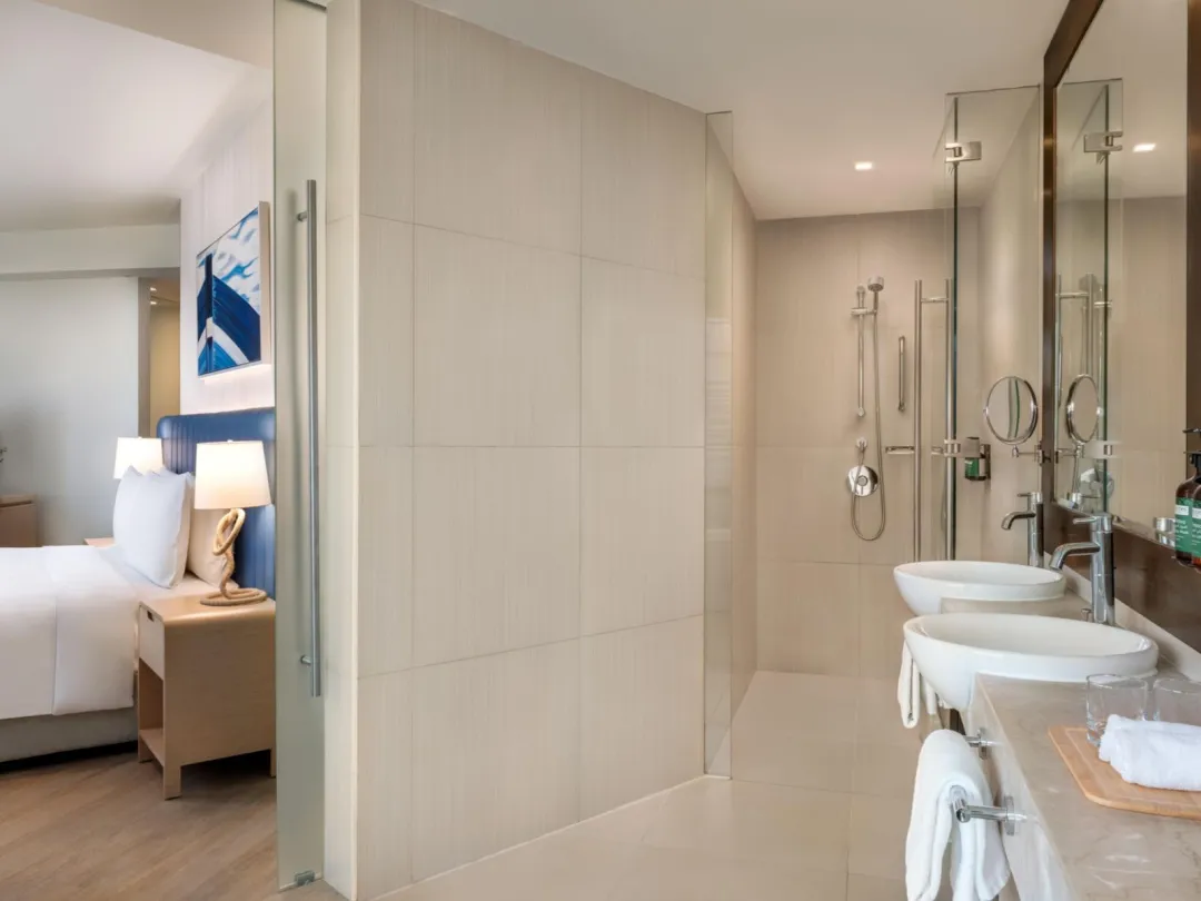 Odysseys Travel - Crowne Plaza Abu Dhabi - Yas Island by IHG - Two Twin Deluxe Plaza View Theme Park Access - Bathroom