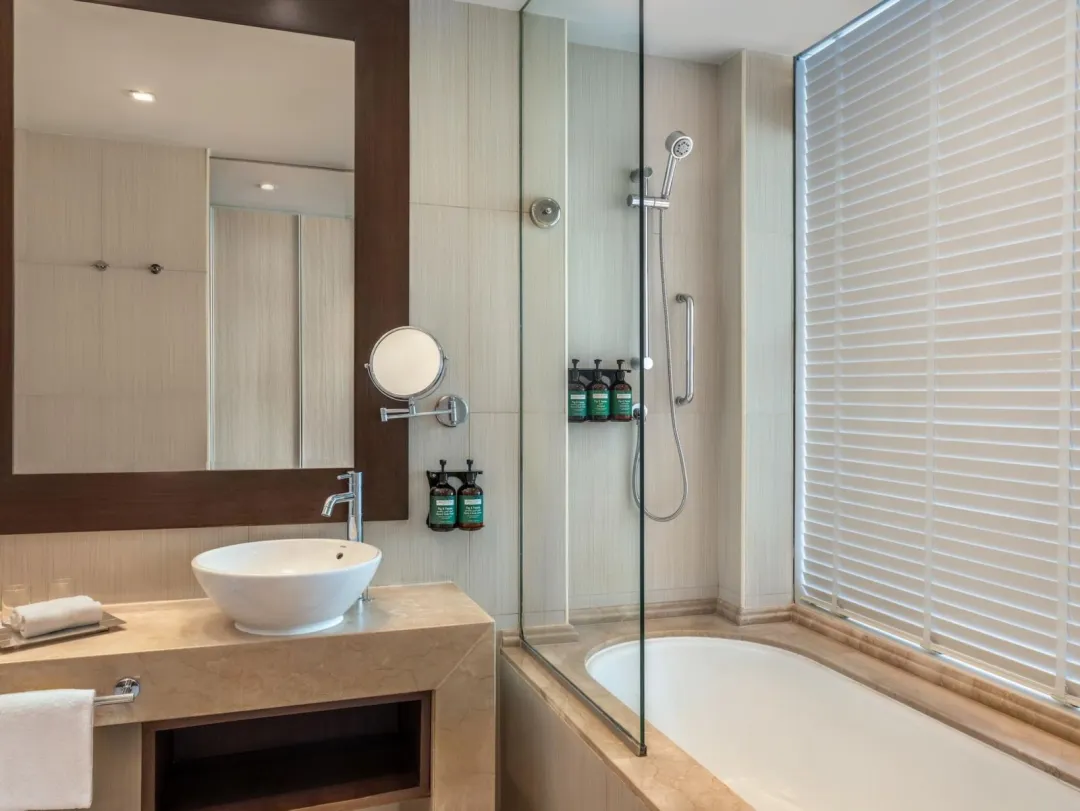 Odysseys Travel - Crowne Plaza Abu Dhabi - Yas Island by IHG - Two Twin Deluxe Sea View Theme Park Access - Bathroom