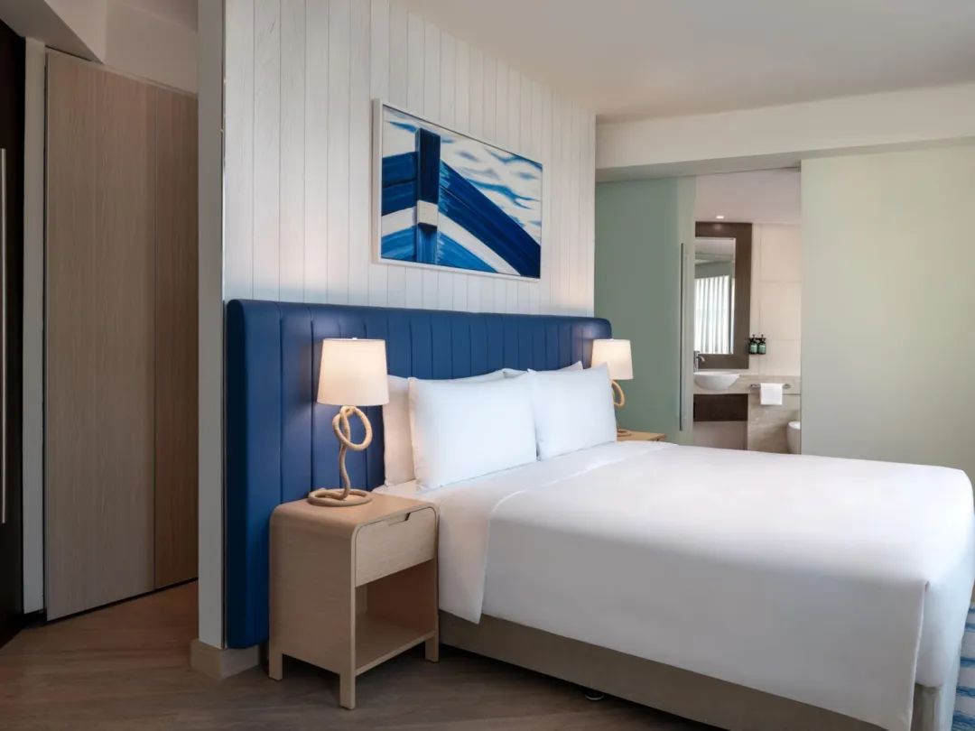 Odysseys Travel - Crowne Plaza Abu Dhabi - Yas Island by IHG - Premium Room With Theme Park Access - Bedroom