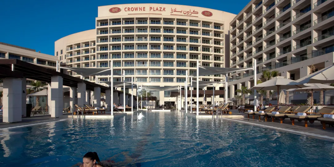 Odysseys Travel - Crowne Plaza Abu Dhabi - Yas Island by IHG - Sundowner Pool Bar - Pool