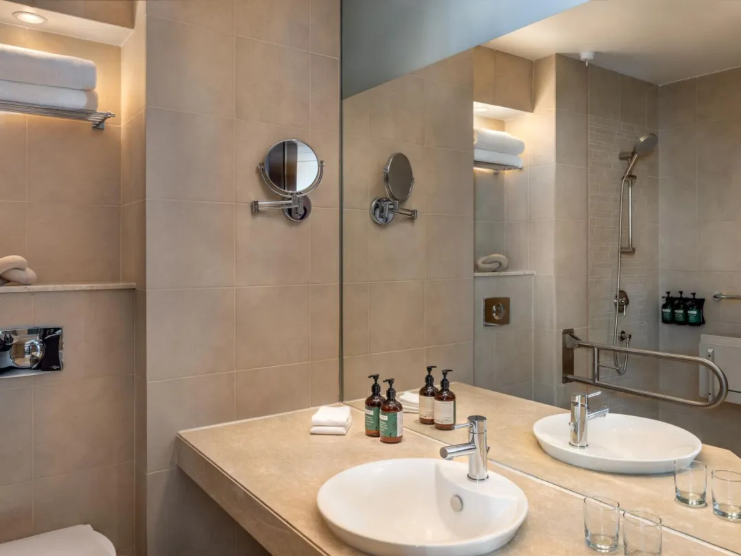 Odysseys Travel - Yas Plaza Circuit - Yas Island by IHG - One Queen Family Suite Pool View Theme Park Access - Bathroom