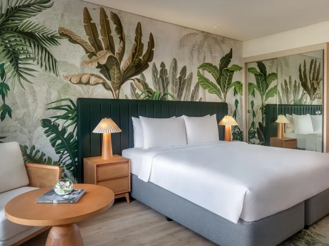 Odysseys Travel - Yas Plaza Mangroves by IHG - One King Deluxe Plaza View Theme Park Access - Bedroom
