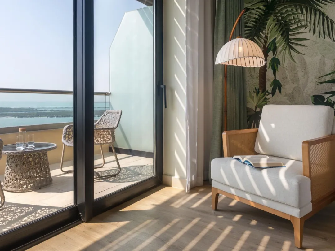 Odysseys Travel - Yas Plaza Mangroves by IHG - One King Deluxe Plaza View Balcony Theme Park Access - Balcony