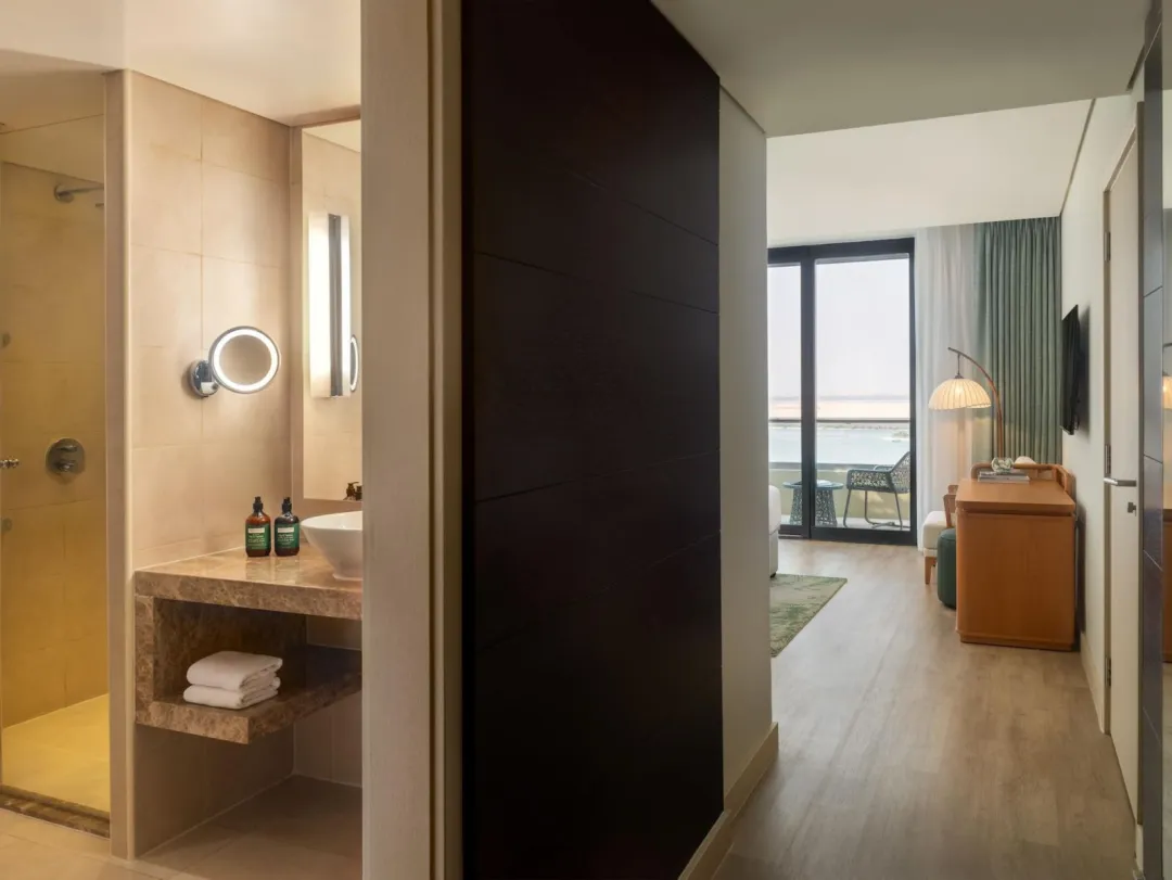 Odysseys Travel - Yas Plaza Mangroves by IHG - One King Deluxe Plaza View Balcony Theme Park Access - Bathroom