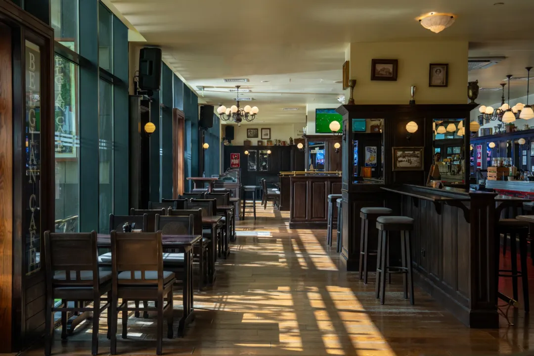 Odysseys Travel - Yas Plaza Mangroves - Restaurants - Belgian Bar - Interior