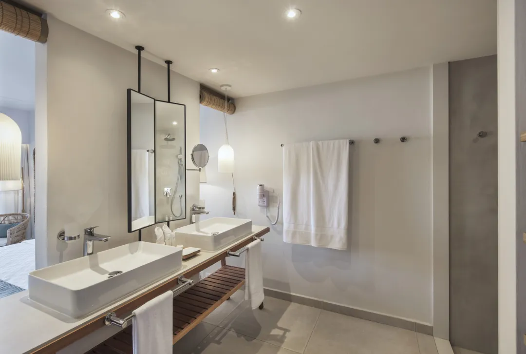 Odysseys Travel - Preskil Island Resort Mauritius - Rooms - Superior Room Garden View - Bathroom