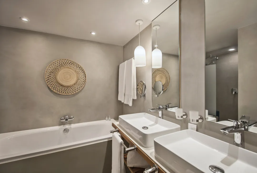 Odysseys Travel - Preskil Island Resort Mauritius - Rooms - Deluxe Family Room - Bathroom