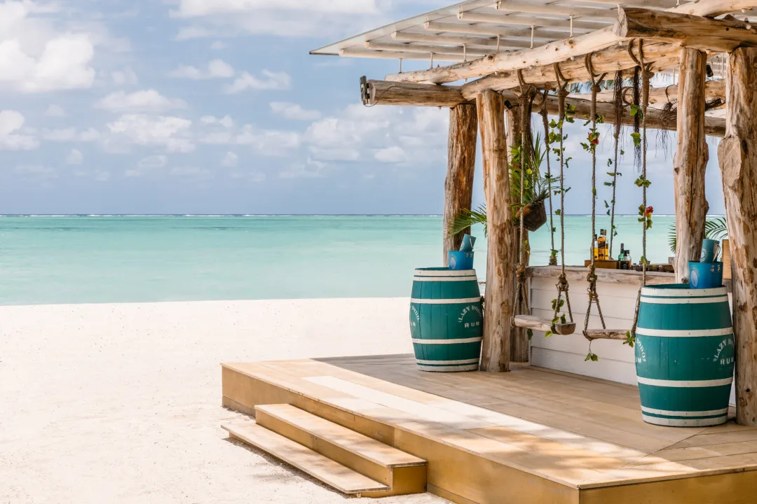Odysseys Travel - Four Seasons Resort Mauritius at Anahita - La Plaz Beach Grill - Beach Bar