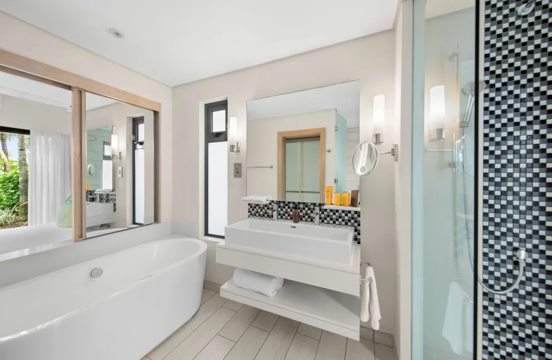 Odysseys Travel - The Bay Club at Anahita - Rooms - Junior Suite with Garden View - One Bedroom - Bathroom