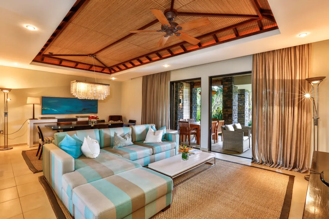 Odysseys Travel - The Bay Club at Anahita - Rooms - Prestige Suite Golf View - Two Bedrooms - Lounge