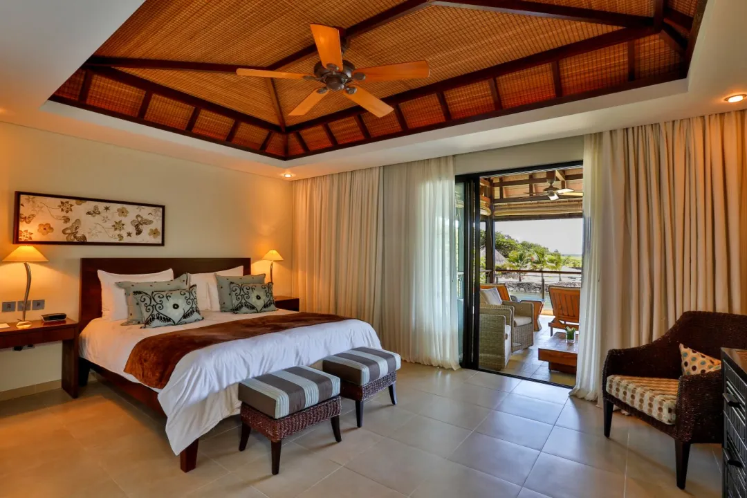 Odysseys Travel - The Bay Club at Anahita - Rooms - Prestige Suite Golf View - Three Bedrooms - Bedroom