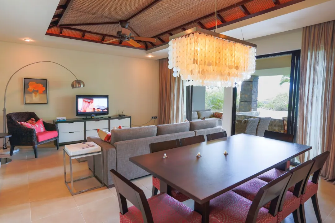 Odysseys Travel - The Bay Club at Anahita - Rooms - Prestige Suite Golf View - Three Bedrooms - Lounge