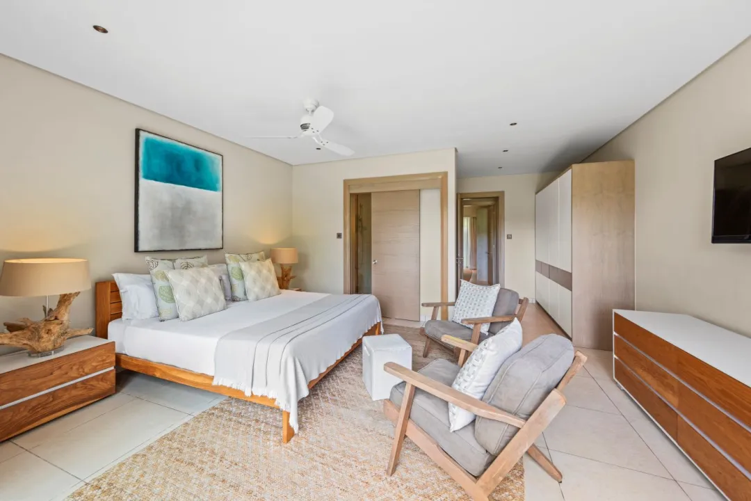 Odysseys Travel - The Bay Club at Anahita - Rooms - Deluxe Villa Golf View - Three Bedrooms - Bedroom