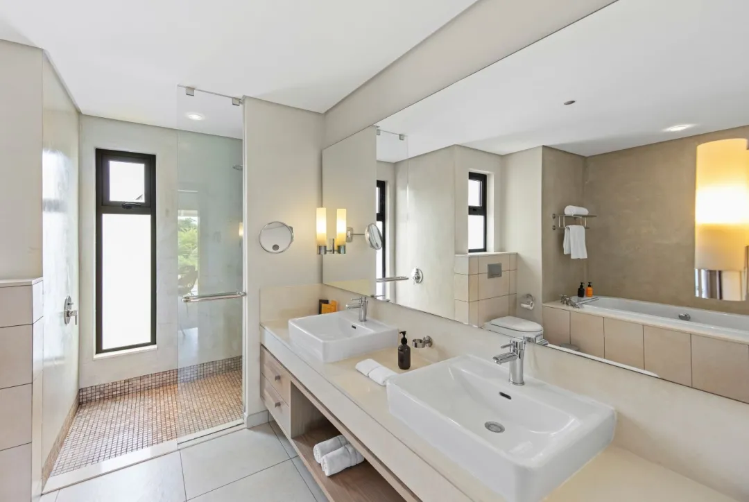 Odysseys Travel - The Bay Club at Anahita - Rooms - Deluxe Villa Golf View - Three Bedrooms - Bathroom