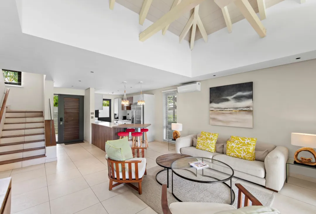Odysseys Travel - The Bay Club at Anahita - Rooms - Deluxe Villa Golf View - Three Bedrooms - Lounge
