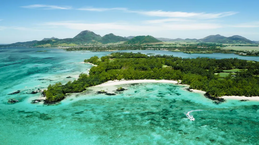Odysseys Travel - The Bay Club at Anahita - Ile aux Cerfs Beach