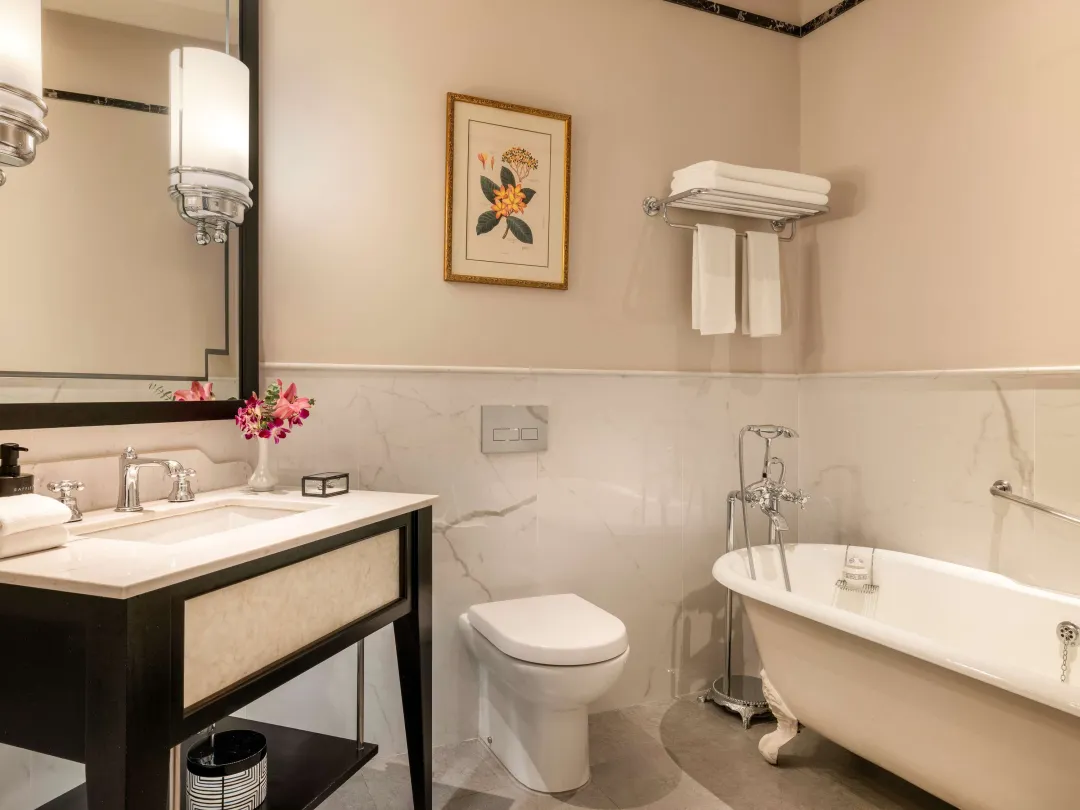 Odysseys Travel - Raffles Grand Hotel d'Angkor - Rooms - Personality Junior Suite - Bathroom