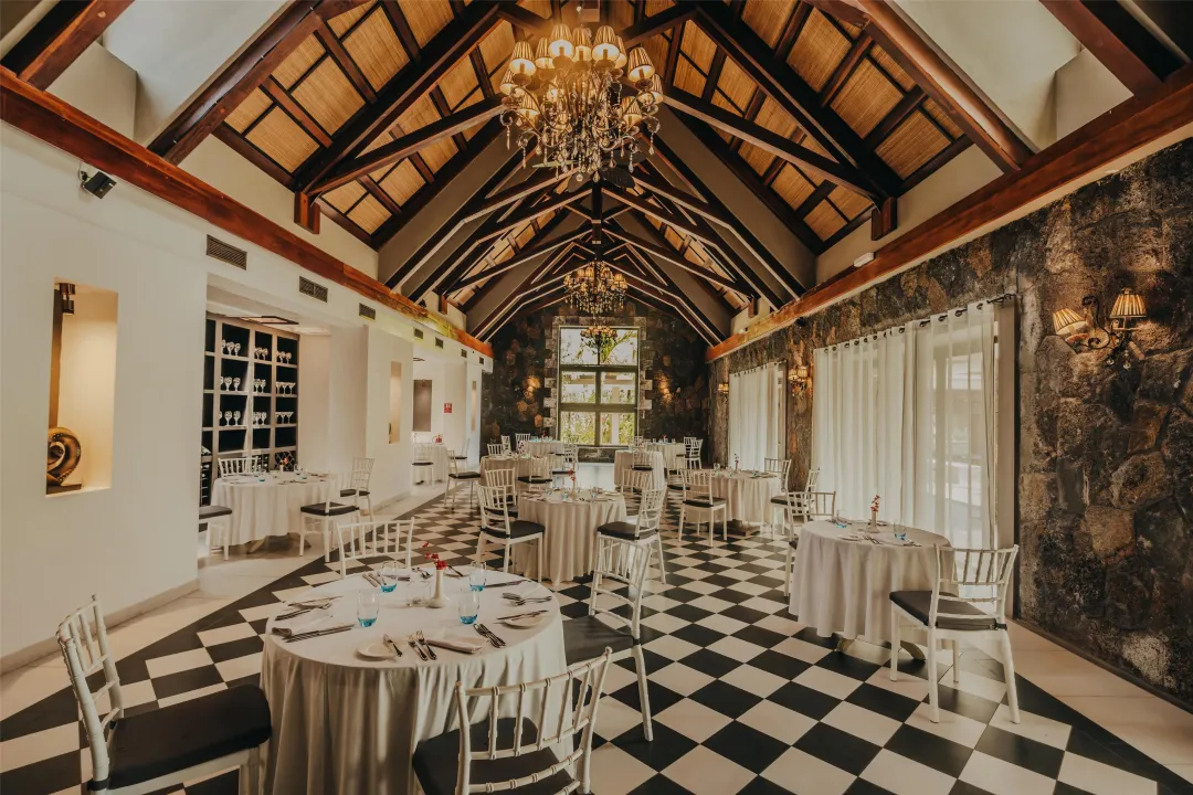 Odysseys Travel - Crystals Beach Resort Belle Mare - La Tavola - Dining Room