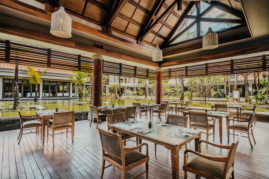 Odysseys Travel - Crystals Beach Resort Belle Mare - Quatre Cocos Restaurant - Dining Room
