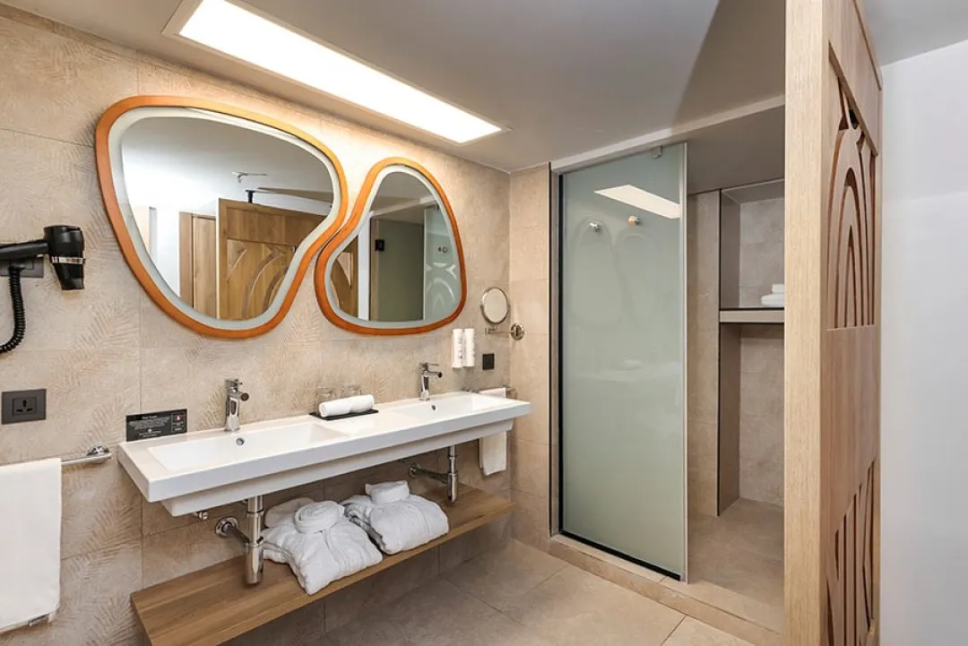 Odysseys Travel - Hotel Riu Palace Swahili - Junior Suite Sea View - Bathroom