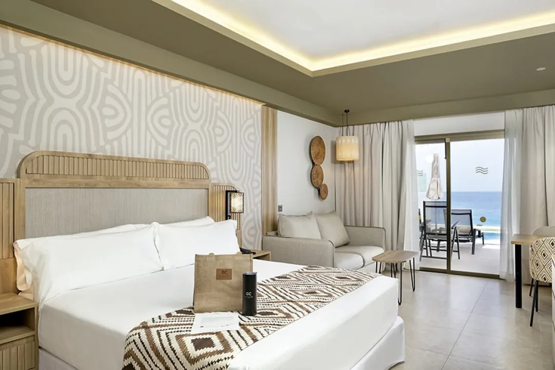 Odysseys Travel - Hotel Riu Palace Swahili - Junior Suite Swim-up Ocean View Elite Club - Bedroom