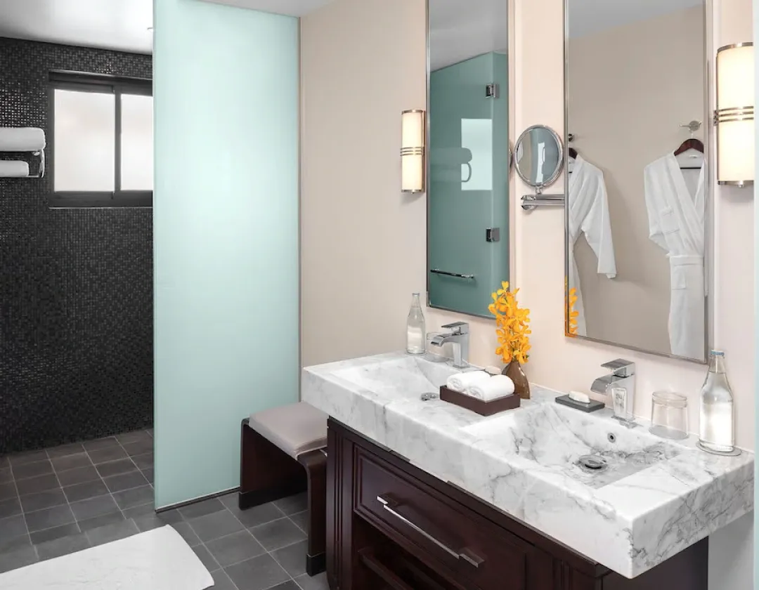 Odysseys Travel - Azerai La Residence, Hue - Deluxe River View - Bathroom