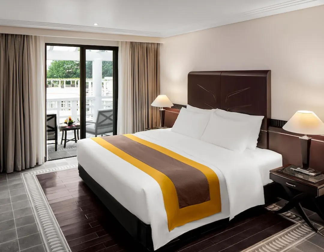 Odysseys Travel - Azerai La Residence, Hue - Deluxe River View - Bedroom