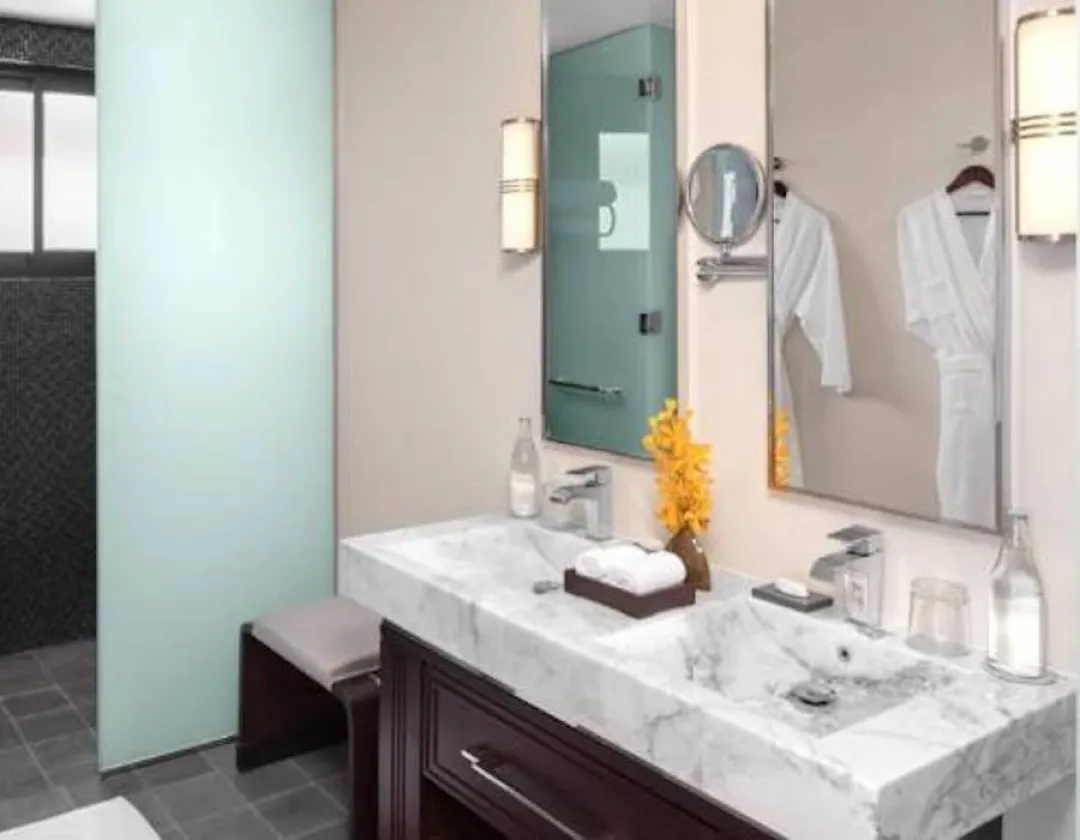 Odysseys Travel - Azerai La Residence, Hue - Superior River View - Bathroom