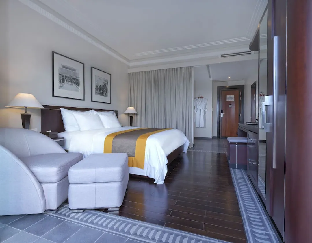 Superior River View Room - King Bed