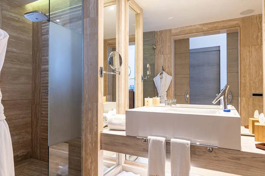 Odysseys Travel - Eden Roc Cap Cana - Deluxe Beachfront Room - Bathroom