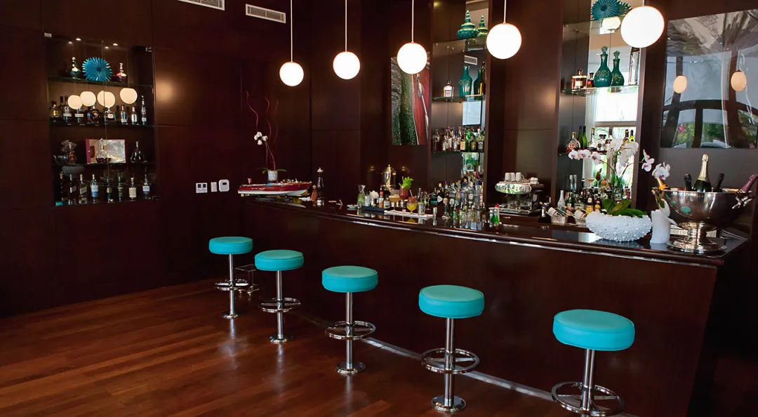 Odysseys Travel - Eden Roc Cap Cana - Riva Bar - Interior set up