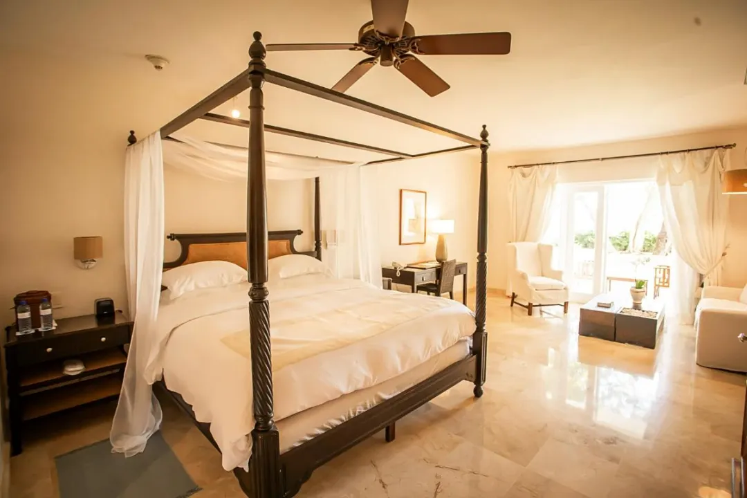 Odysseys Travel - Casa Colonial Beach and Spa - Junior Suite Lanai Ocean Front - King Bed