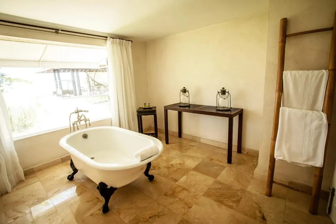 Odysseys Travel - Casa Colonial Beach and Spa - Deluxe Suite Ocean Front - Bathroom