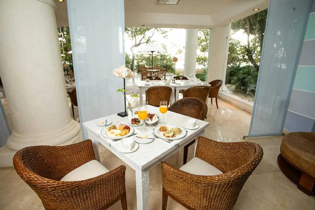 Odysseys Travel - Casa Colonial Beach and Spa - Veranda - Interior