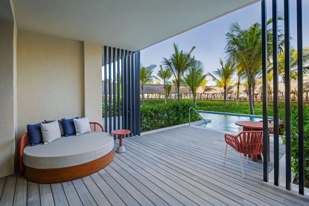 Odysseys Travel - W Punta Cana - Deluxe Swim-Up - Swim-Up Terrace