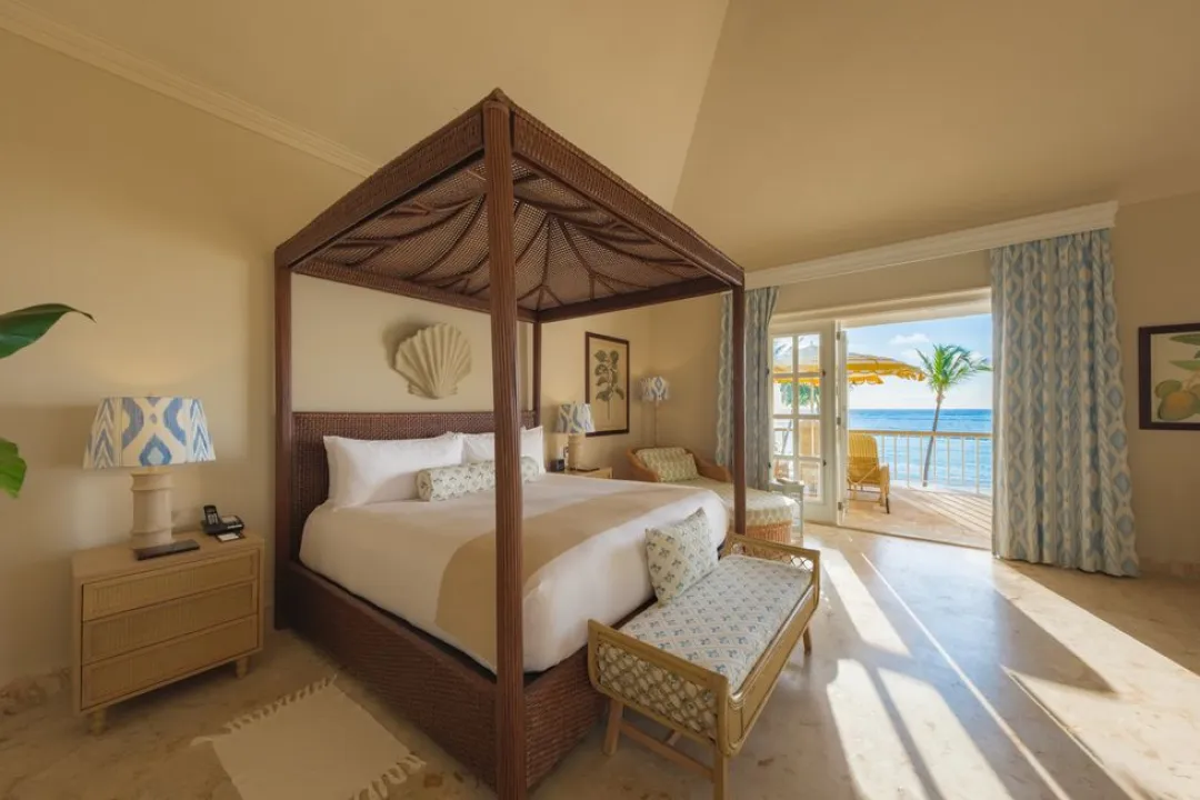 Odysseys Travel - Tortuga Bay Punta Cana - Rooms - Junior Suite Beach Front - Bedroom