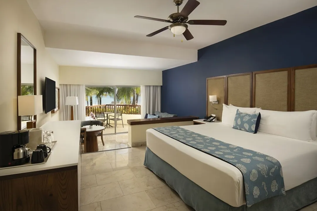 Odysseys Travel - Impressive Premium Punta Cana - Rooms - Junior Suite Premium Ocean Front View - Bedroom
