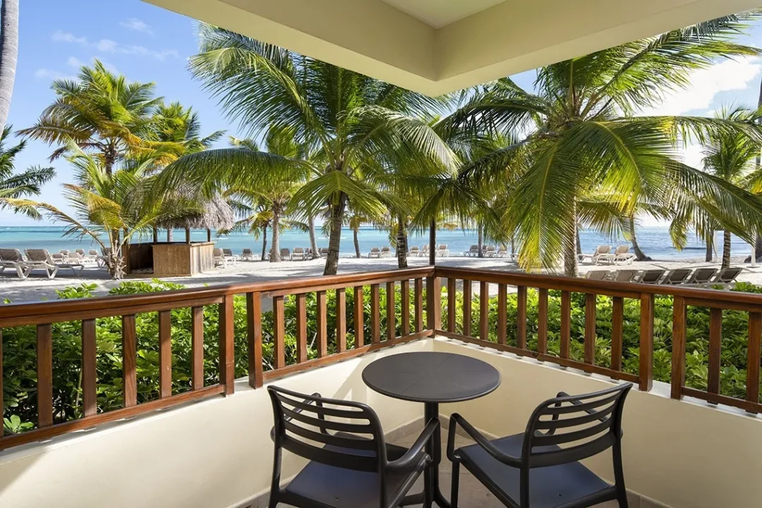 Odysseys Travel - Impressive Premium Punta Cana - Rooms - Junior Suite Premium Ocean Front View - Balcony
