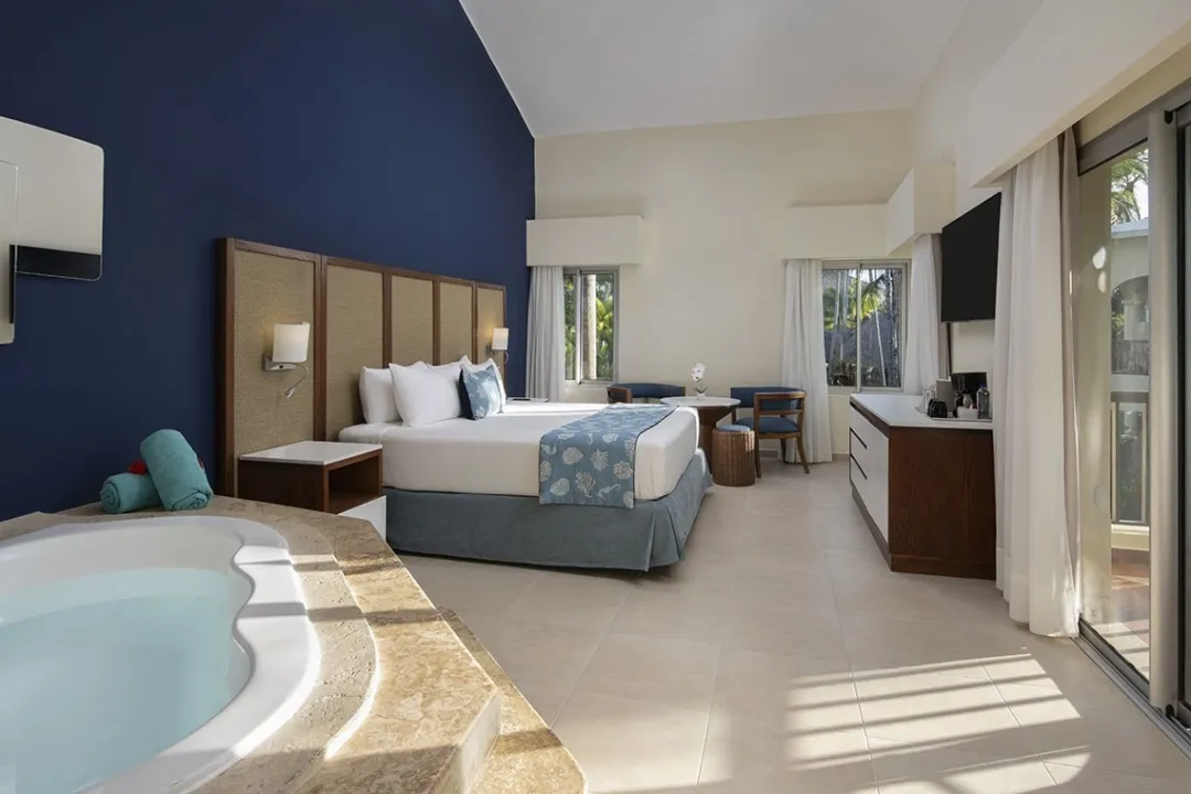 Odysseys Travel - Impressive Premium Punta Cana - Rooms - Junior Suite Premium Tropical View With Jacuzzi - Bedroom